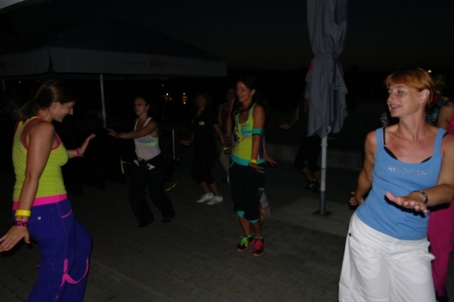 Copacabana bei Nacht Tanz mit uns , Zumba fitness Gäste 